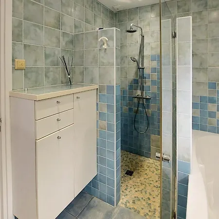 In With Kitchen Léon