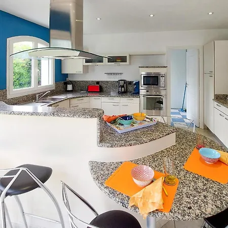 In With Kitchen Léon