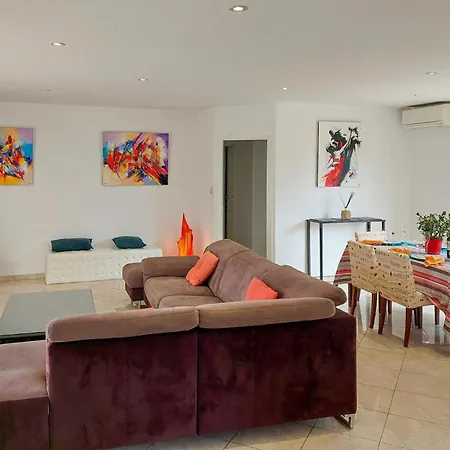 Σπίτι διακοπών In With Kitchen *