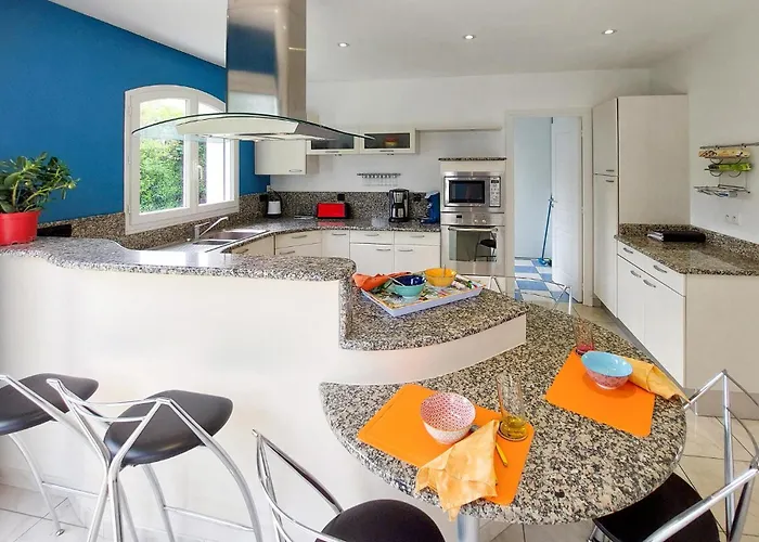 In With Kitchen Léon